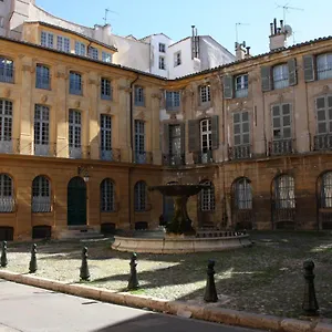 Logis Au Milieu Des Pins Le Puy-Sainte-Réparade